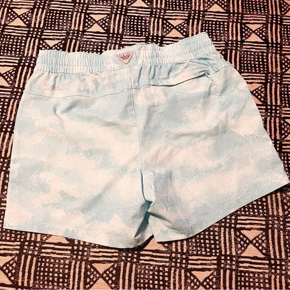 Columbia Women Outdoor Hiking Cargo Shorts Light Blue Teal 5” stretch waist M - Picture 5 of 10